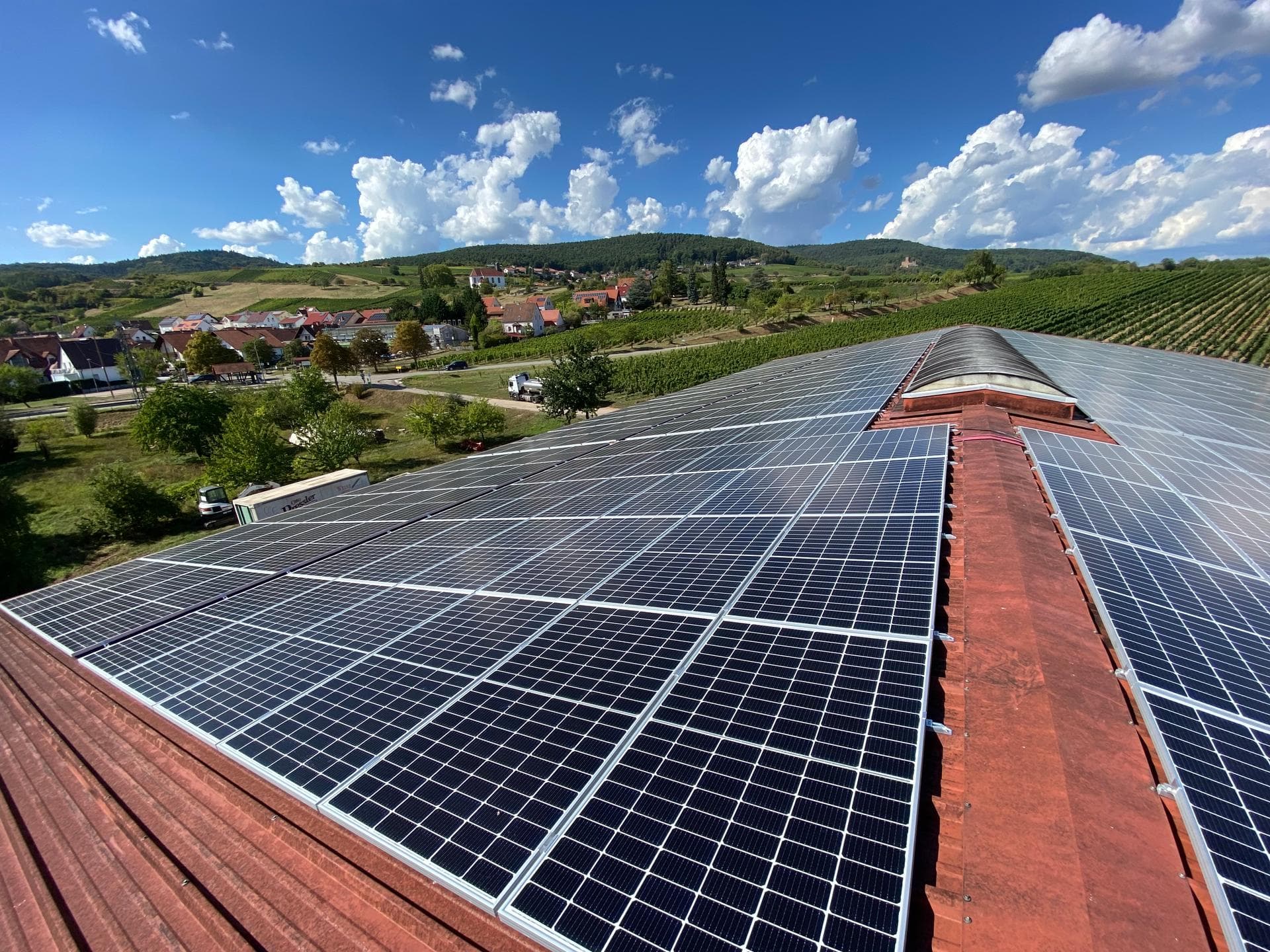 EBM Solutions - Photovoltaik-Anlage auf Gewerbedach