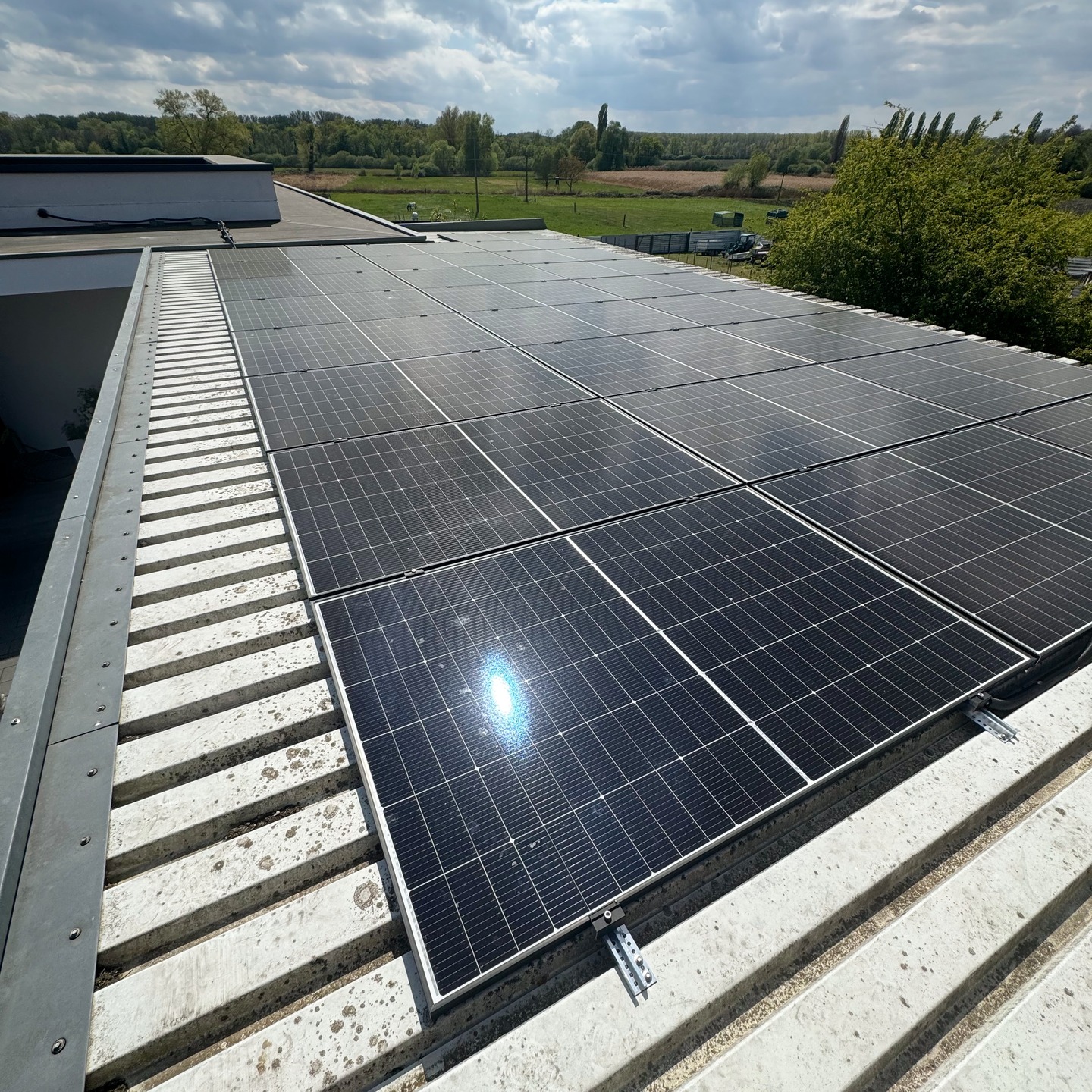 Sonnenpower aufs Dach - und direkt ins Auto!